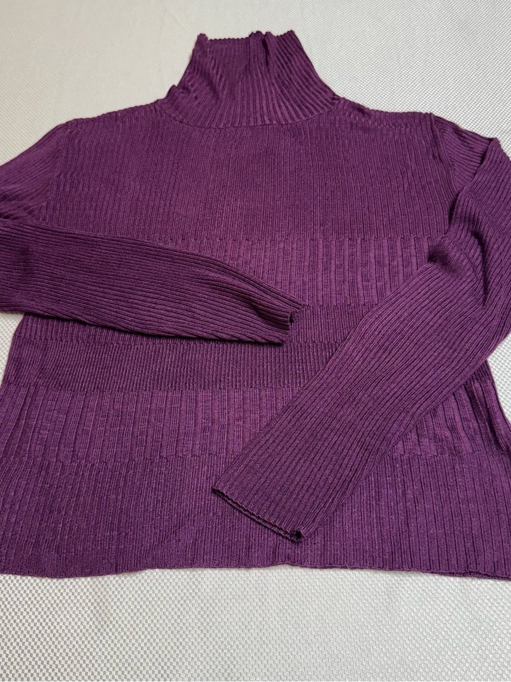 Classic Ribbed Turtleneck Sweater in Deep Purple